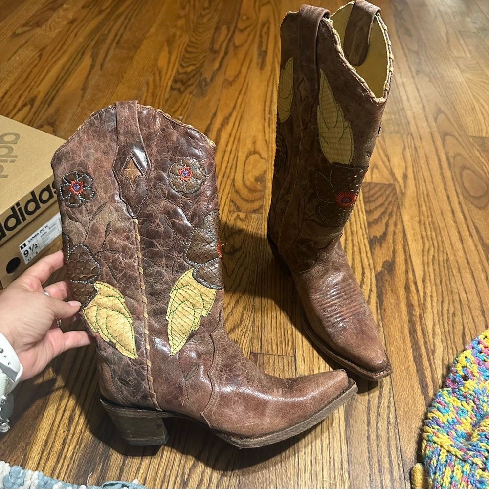 Corral Brown and Yellow Heeled Boots with Classic Western Design size 7